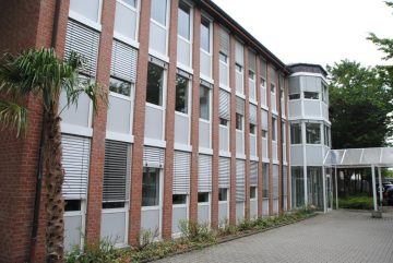 ca. 1 200 m² Bürofläche, EG – 2. OG je ca. 400 m², 30 PP, 50354 Hürth, Büro/Praxis