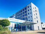 AUSREICHEND STELLPLÄTZE! - Preiswert und sofort beziehbar - Außenansicht