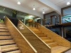 kreatives Büro mitten im Medienviertel - Aufgang zum Obergeschoss